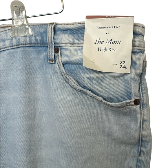 Abercrombie & Fitch the mom high rise Love High Rise Curve light wash 37/24L - Picture 2 of 16